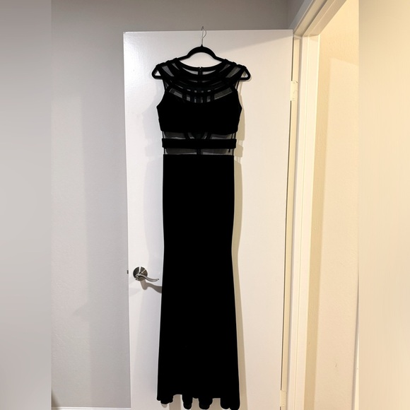 Dresses & Skirts - NWOT black velvet gown with cut out detail size medium